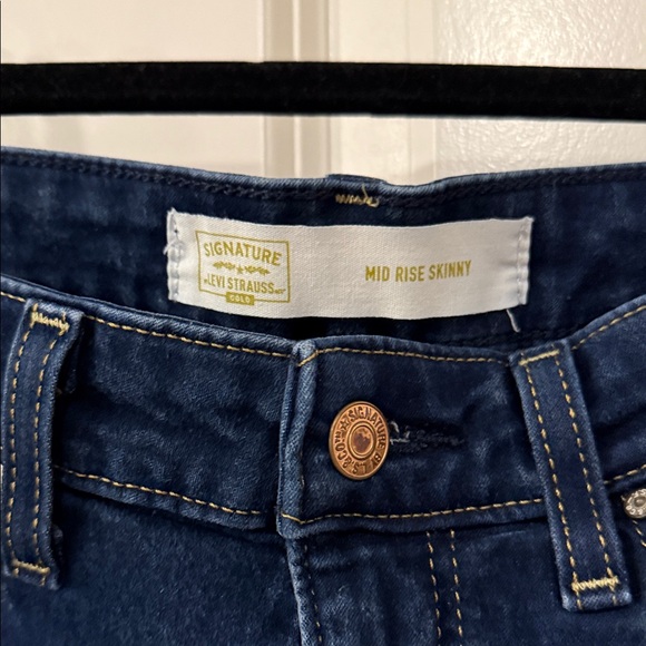Signature Levi Strauss Gold Mid Rise Skinny Jeans size 12 - Picture 2 of 12